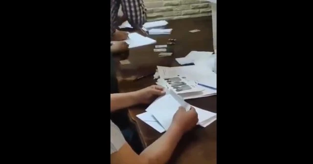 Suriye’de sonucu belli seçimde skandal görüntüler