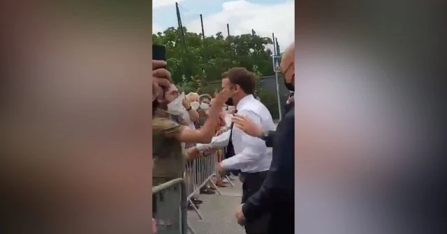 Emmanuel Macron'a tokat atıldı