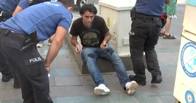 ‘Dirseğin değdi’ kavgasında kan aktı