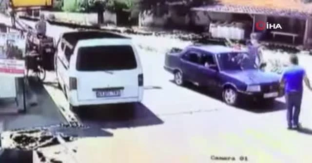 Bir anda yola fırlayan çocuğa araç çarptı