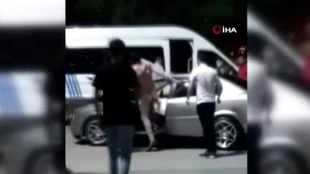 Çocuğa çarpan alkollü sürücüyü dövdüler