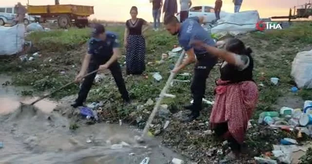 Edirne’de sağanak yağış sokakları göle çevirdi, iş yerlerini su bastı