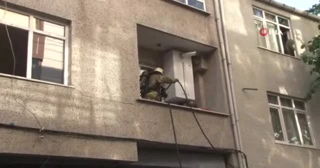 Esenler'de yangın...İtfaiye şüpheli ölüme rastladı