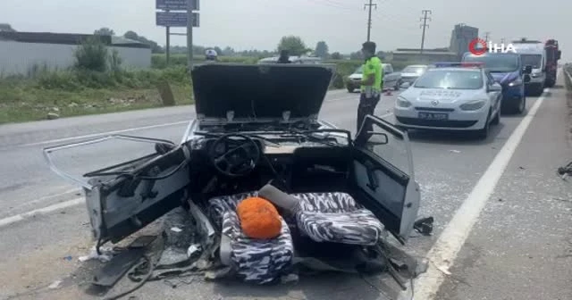 Feci kaza! Otomobil kağıt gibi ortadan ikiye bölündü