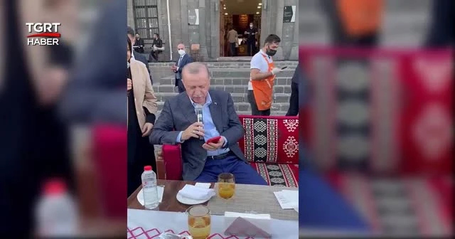 Gençler söyledi: Erdoğan alkışladı