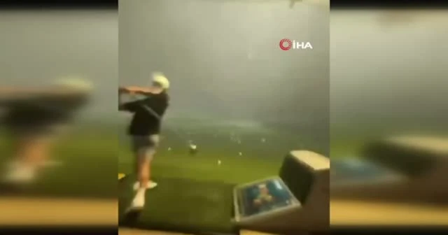 Havadaki golf topuna yıldırım çarptı