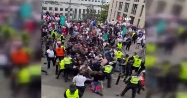 İngiliz taraftarlar, Wembley Stadyumunu bastı