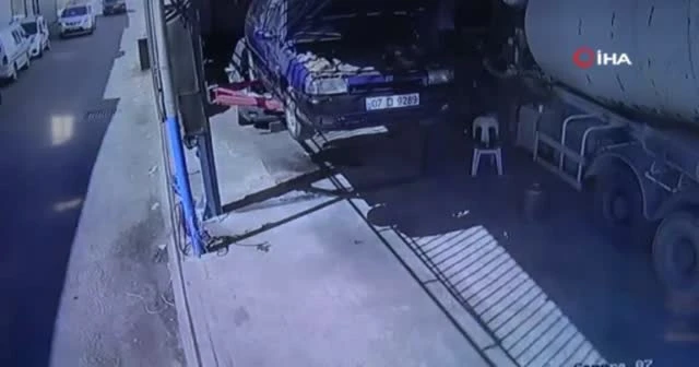 İşyerine silahlı saldırı kamerada