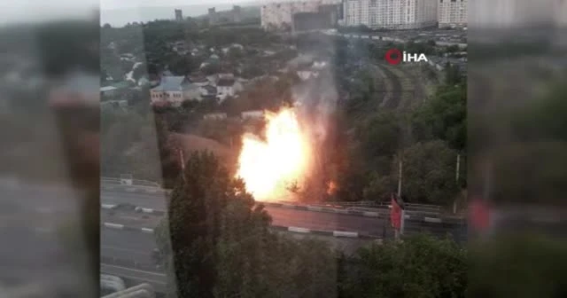 Köprüden düşen kamyon doğalgaz boru hattını patlattı