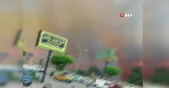 Manavgat'taki yangına vatandaşlar bidon ve leğenlerle söndürme çalışmalarına destek oluyor