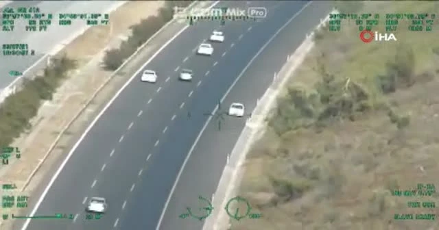 Otoyolda ters şeridi kullandılar: Helikopterler takip edildiler