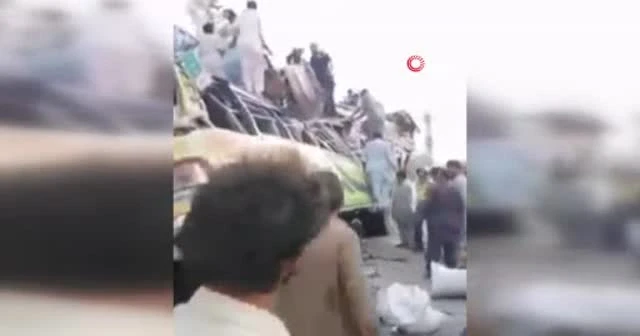 Pakistan’da otobüs kazası: En az 27 ölü 30 yaralı