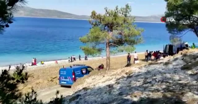 Salda Gölü'ne giren genç boğuldu, ailesinin feryatları yürek dağladı
