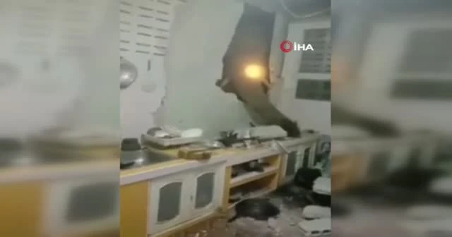 Tayland'da acıkan fil evin mutfağını bastı