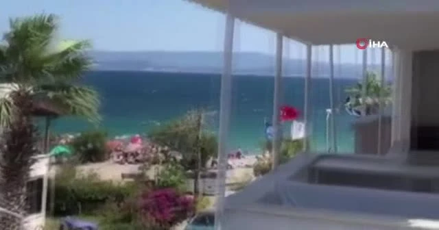 Turistik beldede oluşan hortum sahili birbirine kattı