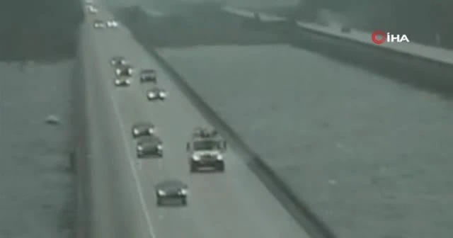 ABD’de 100 binden fazla ev elektriksiz kaldı