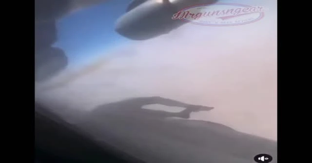Afganlı bir kişi C17 kargo uçağının iniş takımlarında uçtu