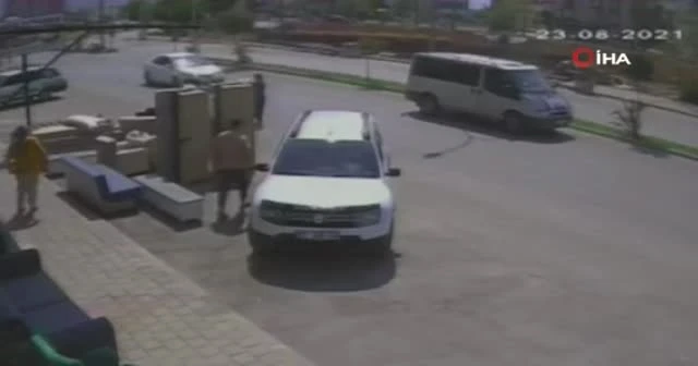 Anne ile kızının ölümden döndüğü anlar kamerada