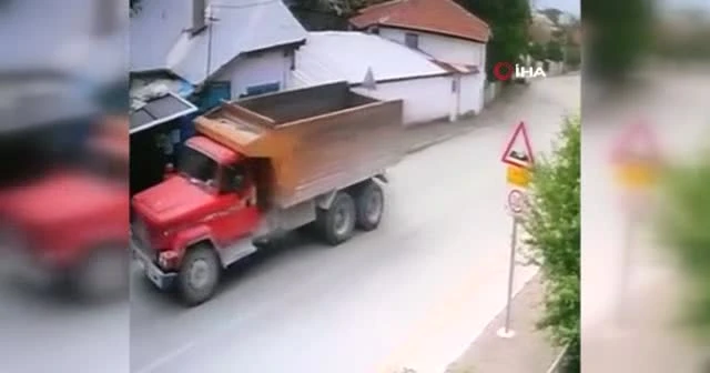 Bisikletli çocuğun feci ölümü: Kamyonun altında kaldı
