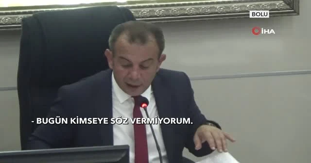 Bolu Belediye Başkanı Tanju Özcan meclis üyelerine çay fırlattı