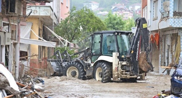 Felaketi yaşayan Bozkurt'tan inanılmaz görüntüler: Sel tsunami gibi vurdu