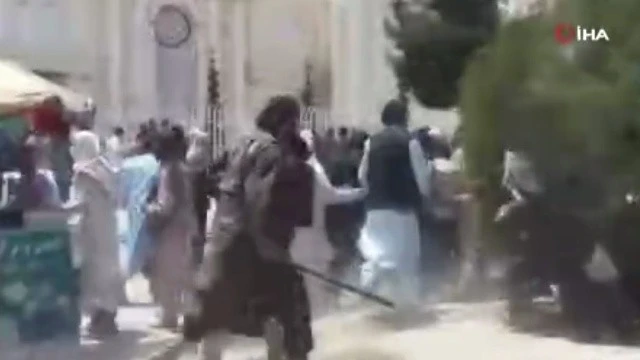 Kabil Havaalanı'nda izdiham