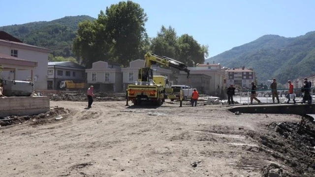 Kastamonu'da selden etkilenen bölgelerin tamamına elektrik verildi