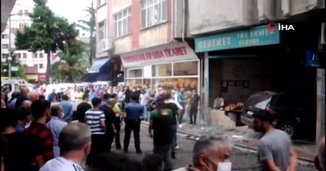 Kontrolden çıkan araç fırına daldı: Bir adımla ölümden döndü