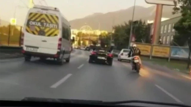 Makas atan motosikletli trafikte terör estirdi