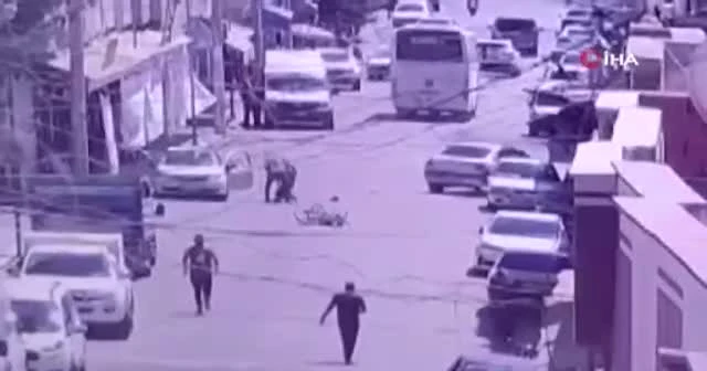 Motosikletli gencin feci ölümü kamerada