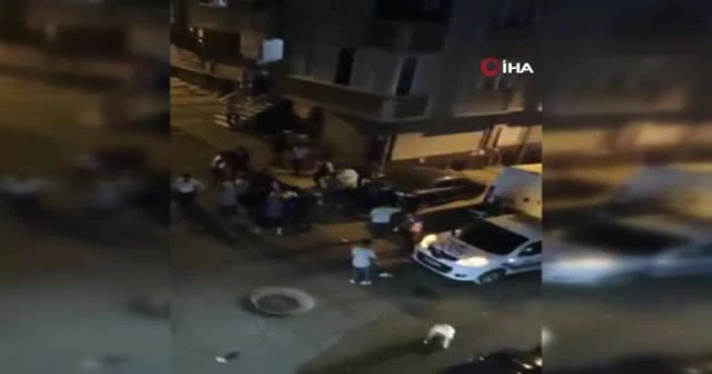 Polise sandalye ve sopalarla saldırdılar