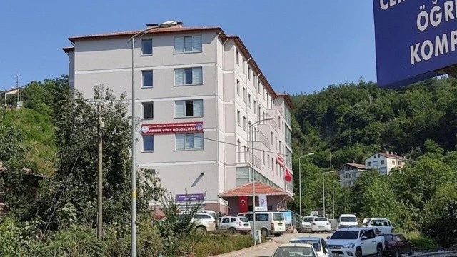 Selzedelere kendisini doktor olarak tanıttı, ilaç verdi