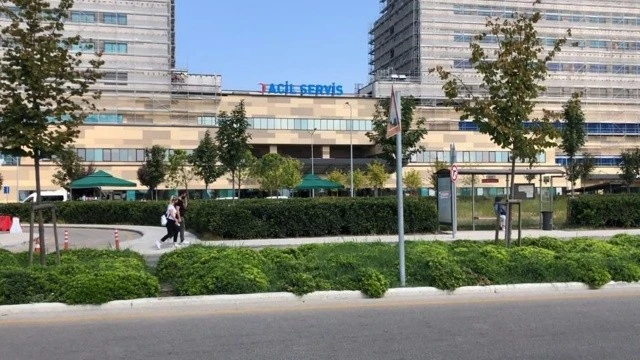 Yaşlı kadın hastane önünde hayatını kaybetti