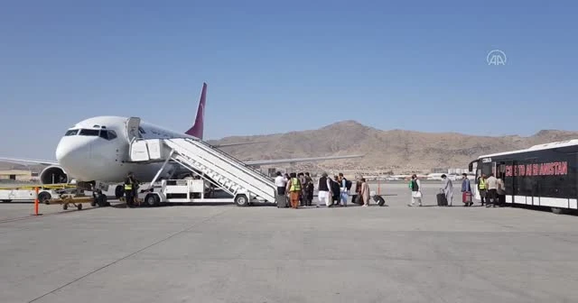 Afganistan’da ilk normalleşme sinyalleri: Uçuş seferleri başladı