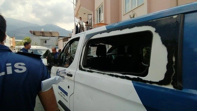 Akıl hastası çaldığı çakarlı araçla hastaneden kaçtı