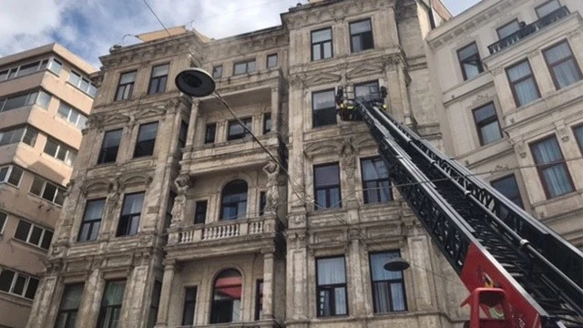 Beyoğlu' Asmalı Mescit'te korkutan yangın