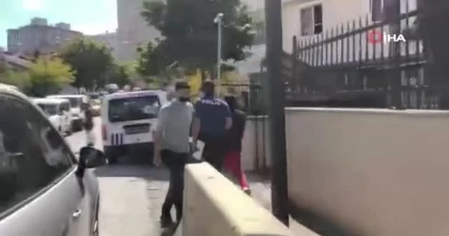 Çaldıkları kartla alışveriş yaptılar