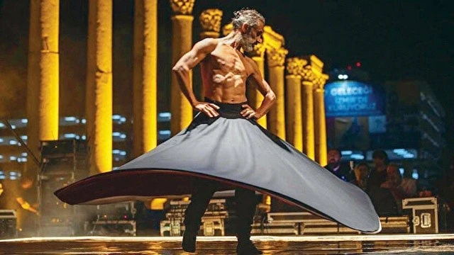 Çıplak semazen gösterisine tepki