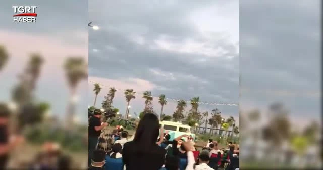 Cumhurbaşkanı Erdoğan, gençlerle şarkı söyledi