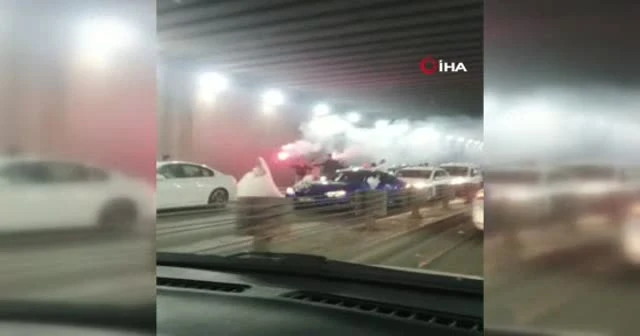 Düğün konvoyu trafiği kilitledi