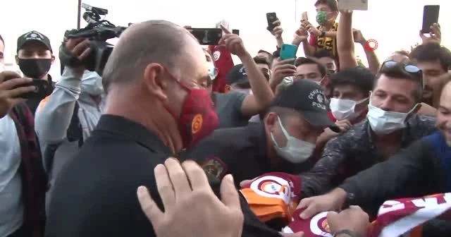 Galatasaraylı taraftarlardan Fatih Terim’e destek!
