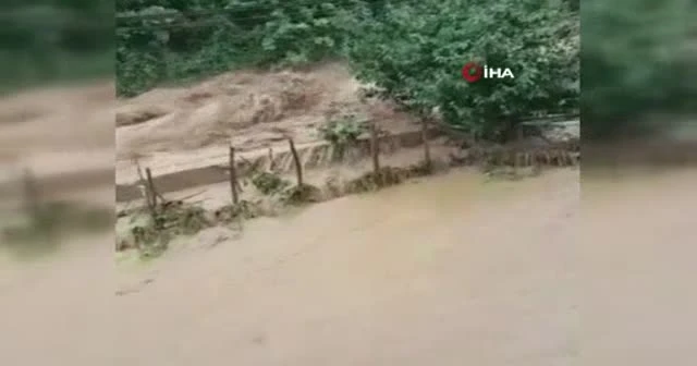 Giresun’da sağanak etkili oldu, dereler taştı