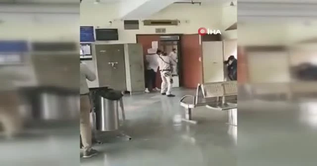 Hindistan'da duruşma salonunda silahlı saldırı: 3 ölü