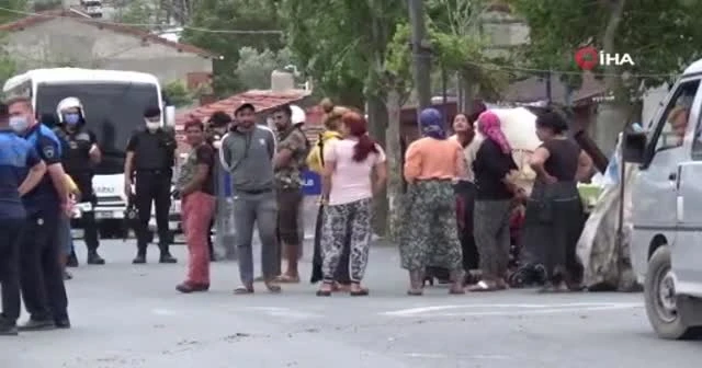Kaçak barakalarının yıkılışını alkış tutarak kutladılar