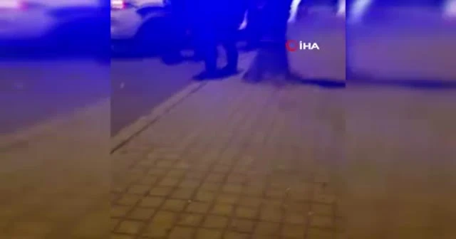 Kasklı saldırgan market önünde oturan adamı bacağından vurup kaçtı