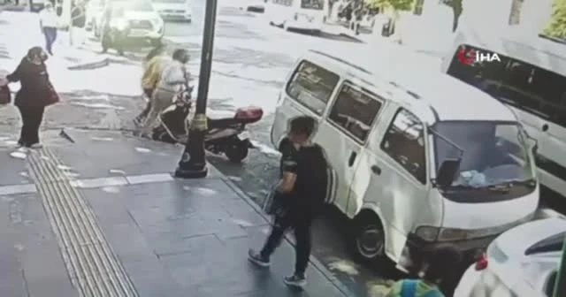 Öğrenci servisinin altında kaldı