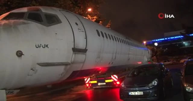 Parçalanan uçak E-5’ten geçti
