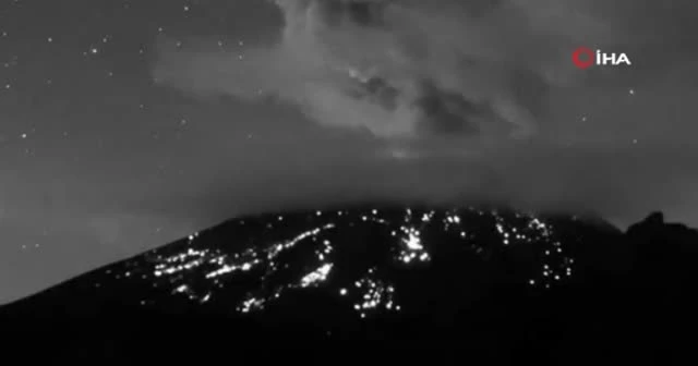 Popocatepetl Yanardağı'nın patlama anı kameralara yansıdı