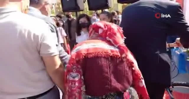 Protokolde 'Ayşe Teyze' krizi