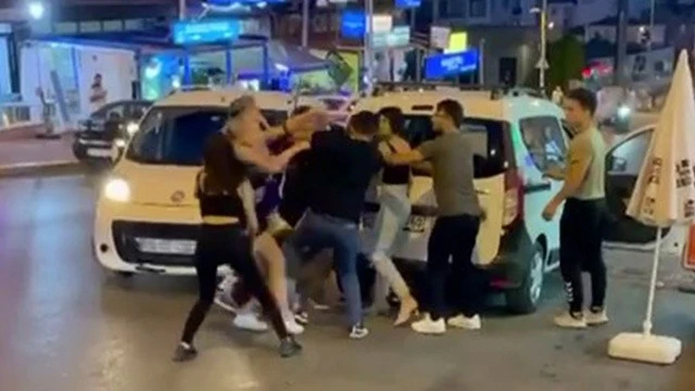 TikTok fenomenlerinin kavgası kamerada